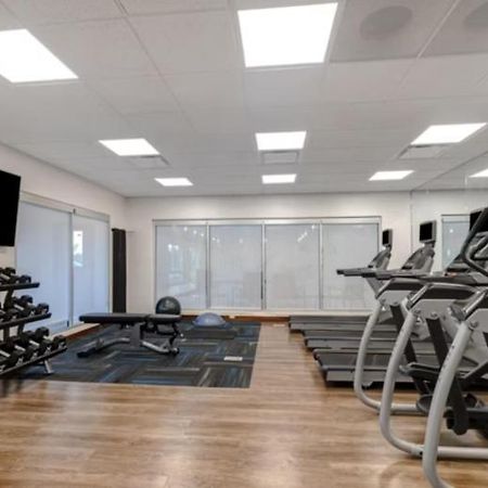 Holiday Inn Express & Suites - Detroit - Dearborn By Ihg Buitenkant foto