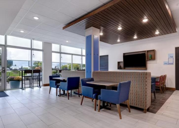 Holiday Inn Express & Suites - Detroit - Dearborn By Ihg Buitenkant foto