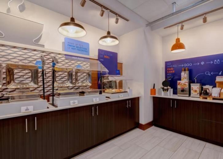 Holiday Inn Express & Suites - Detroit - Dearborn By Ihg Buitenkant foto