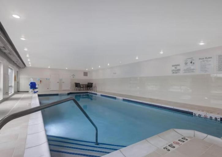 Holiday Inn Express & Suites - Detroit - Dearborn By Ihg Buitenkant foto