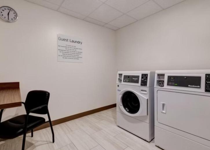 Holiday Inn Express & Suites - Detroit - Dearborn By Ihg Buitenkant foto