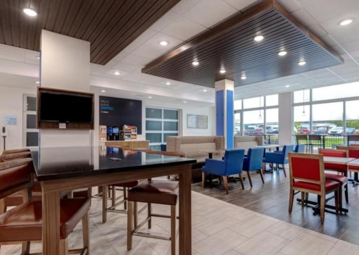 Holiday Inn Express & Suites - Detroit - Dearborn By Ihg Buitenkant foto