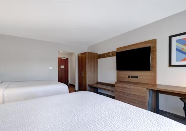 Holiday Inn Express & Suites - Detroit - Dearborn By Ihg Buitenkant foto